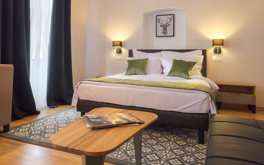 Antler Boutique Hotell Braşov Exteriör bild