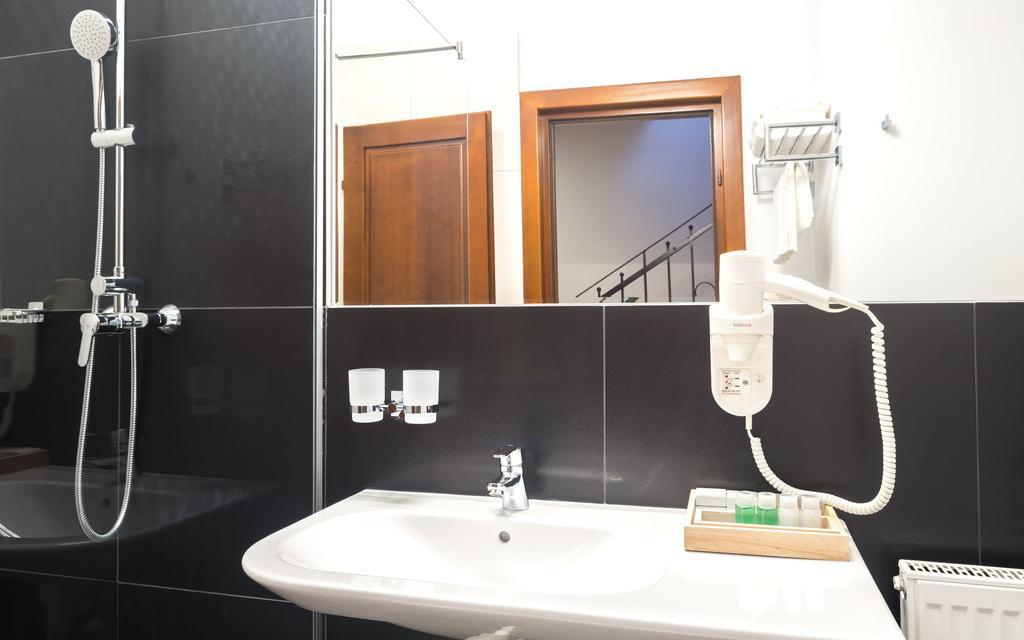 Antler Boutique Hotell Braşov Exteriör bild